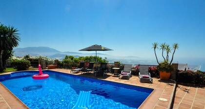 Villa de luxe,vues incroyables et piscine chauffée