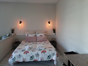 In-room safe, soundproofing, iron/ironing board, WiFi - New & Beautiful Loft in Puerto Banus (Marbella)
