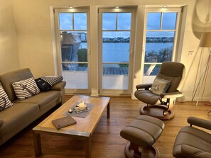 Fernseher, Musikbibliothek, Stereoanlage