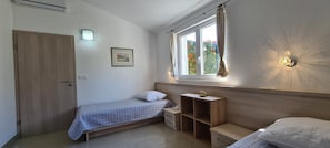 Apartment (A2) | In-room safe, iron/ironing board, free WiFi - Apartment Penthouse by the sea - Vrboska - Island Hvar (Jelsa)
