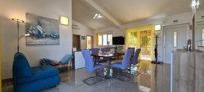 Apartment (A2) | Dining - Apartment Penthouse by the sea - Vrboska - Island Hvar (Jelsa)