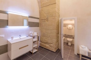 Dusche, Haartrockner, Bidet