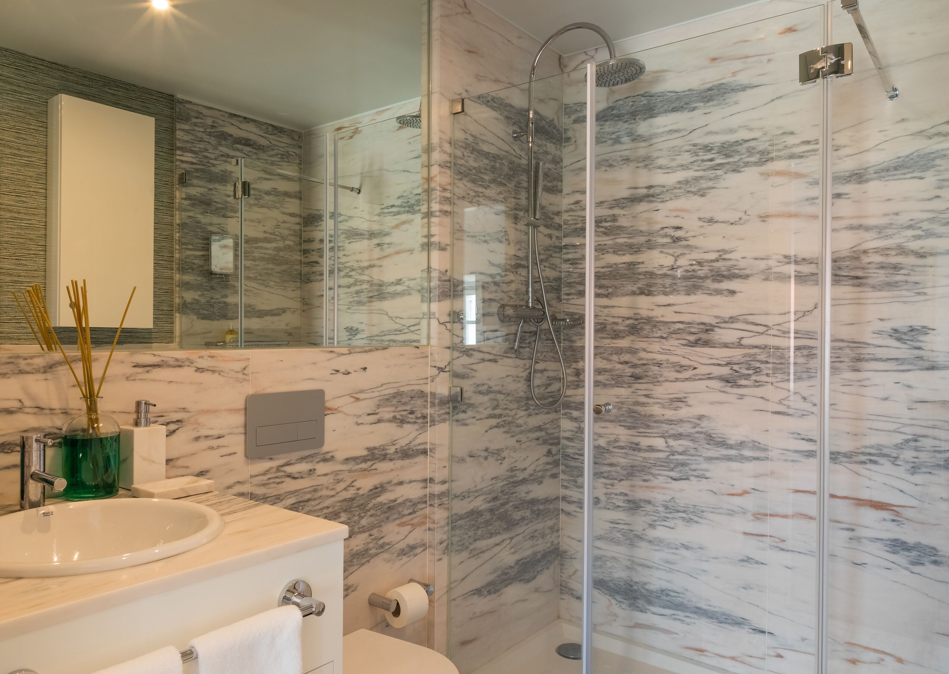 Bathroom 1 | Large shower | We offer the shower gel, shampoo, liquid hand soap