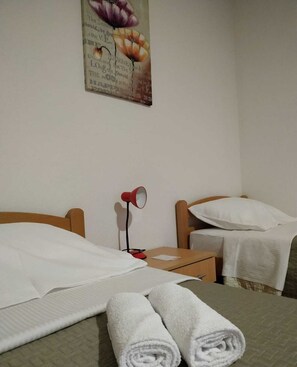 3 Schlafzimmer, Schreibtisch, schallisolierte Zimmer