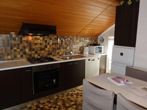 Kühlschrank, Mikrowelle, Ofen, Geschirrspüler