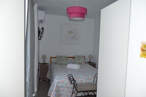 3 chambres, fer et planche à repasser, Wi-Fi gratuit, draps fournis