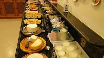 Café da manhã com buffet grátis nos fins de semana