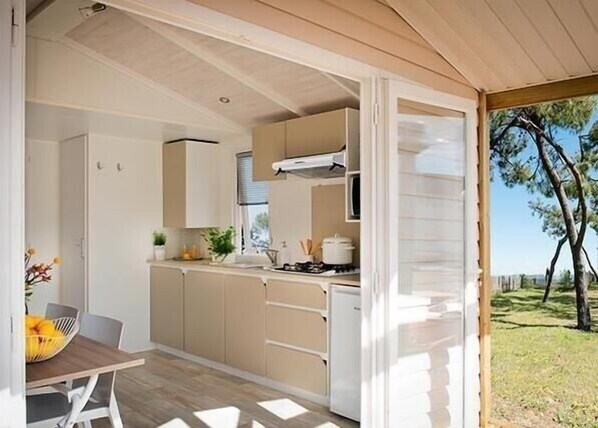 Fridge, stovetop, coffee/tea maker, toaster