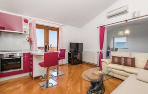 Smart-TV, Tischfußball, Tischtennisplatte