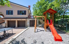 Children’s area - Gorgeous home in Marcelji with sauna (Marcelji)