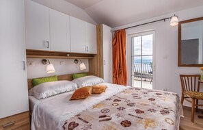 3 bedrooms, in-room safe, free WiFi, bed sheets - Cozy home in Cres with house a panoramic view (Cres)