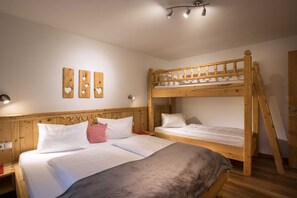 2 bedrooms, travel cot, WiFi, bed sheets