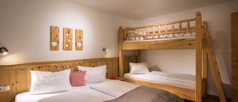 2 chambres, lit parapluie, Wi-Fi, draps fournis