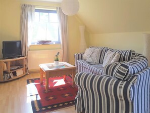 Fernseher, DVD-Player, Stereoanlage