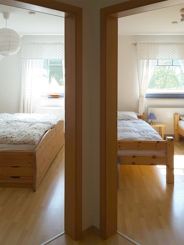 2 Schlafzimmer, Reisekinderbett, kostenloses WLAN, Bettwäsche