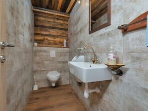 Shower, hair dryer, towels - Villa Levanda *** villa in Makarska, private pool (Makarska)
