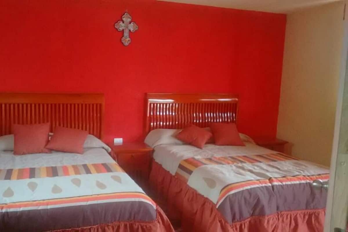 Chambre Quadruple Tradition, 2 lits doubles, vue piscine