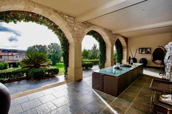 Terrace/patio - Holiday home with water view (Gesturi)