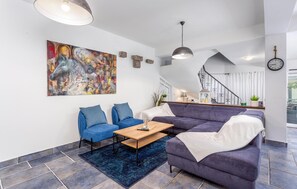 TV - Luxurious home in Kornic (Kornic)