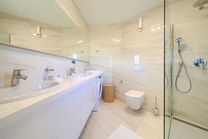 Hair dryer, towels, toilet paper - Luxury Holiday house STELLA with private pool (Krk)