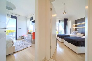 2 bedrooms, in-room safe, WiFi, bed sheets