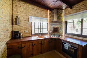 Réfrigérateur, four, plaque de cuisson, cafetière/bouilloire