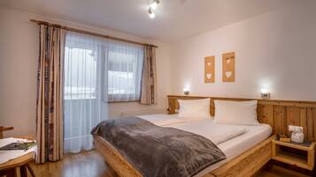 2 Schlafzimmer, Schreibtisch, Reisekinderbett, WLAN