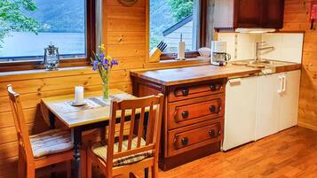 Fridge, stovetop, coffee/tea maker