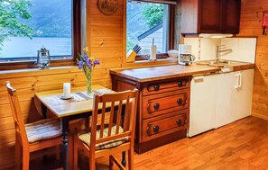 Réfrigérateur, plaque de cuisson, cafetière/bouilloire