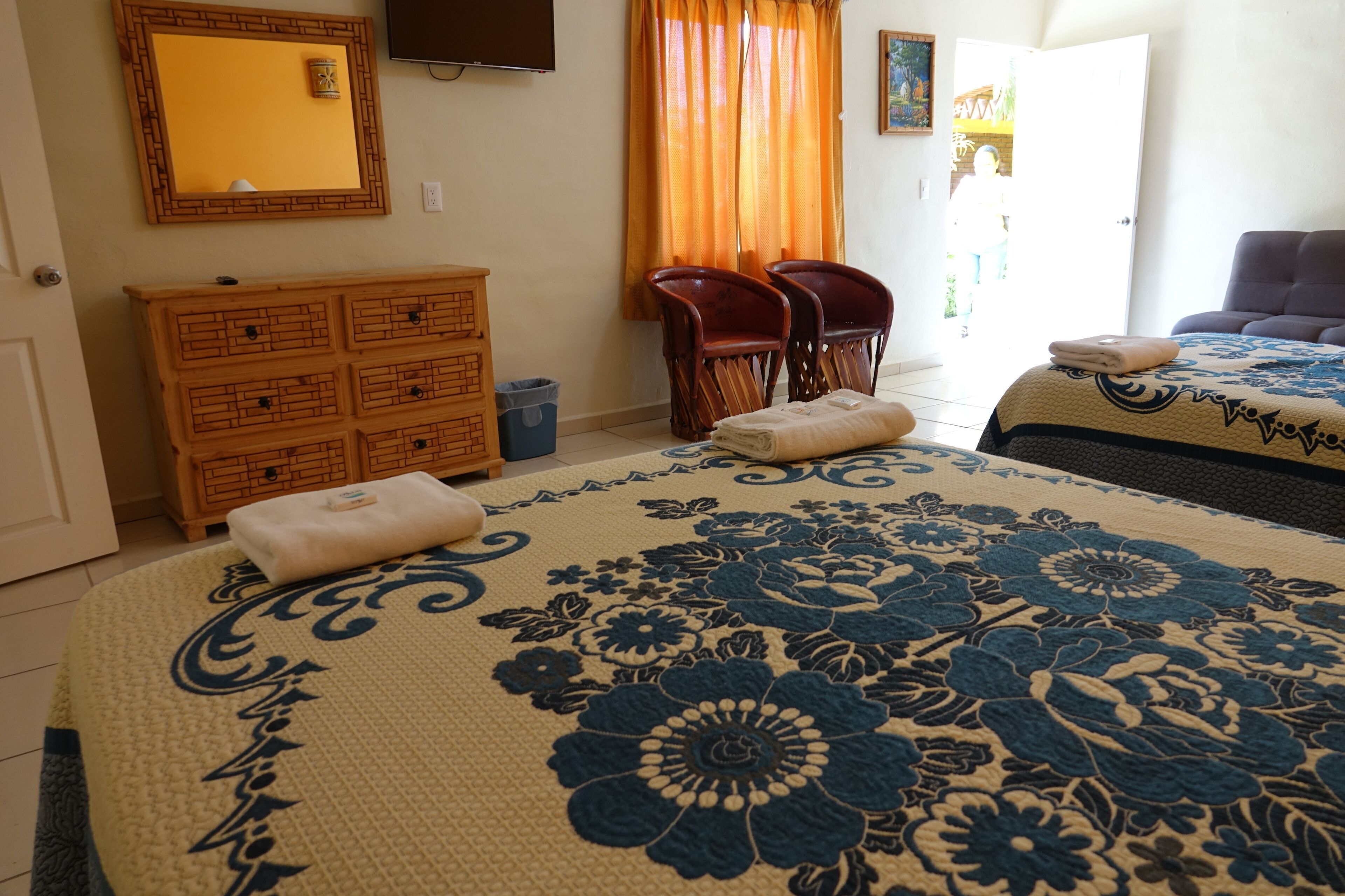 Soundproofing, free WiFi, bed sheets