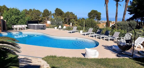 Grande chalet con vistas, piscina y jacuzzi 