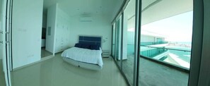 Premium bedding, down comforters, iron/ironing board, cribs (surcharge) - Torre eMe 722 (Mazatlán)