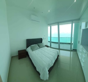 City Condo | Premium bedding, down comforters, iron/ironing board, cribs/infant beds - Torre eMe 722 (Mazatlán)