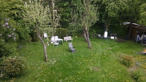 Appartement d'une pièce, rez-de-chaussée, dans le 2 Fam.Maison avec jardin, GE.-Buer