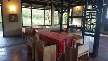 Desayuno continental (USD 7 por persona)