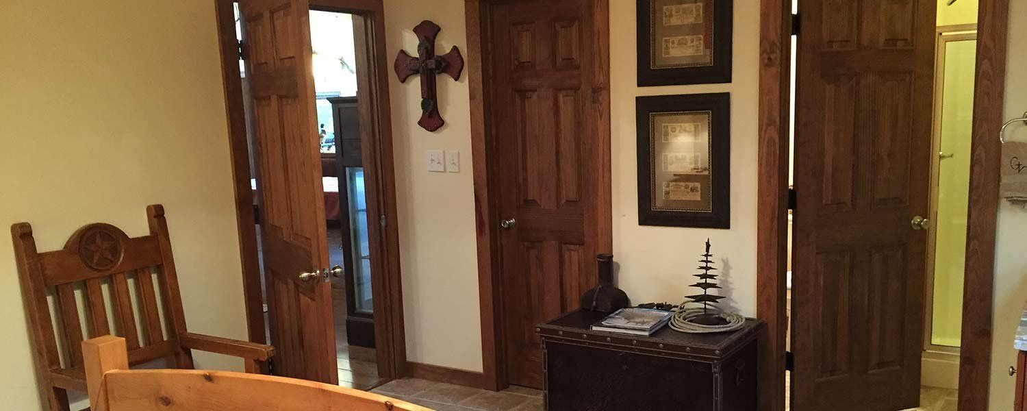 Room, 1 Queen Bed (Lone Star Room) | In-room safe, individually decorated, individually furnished