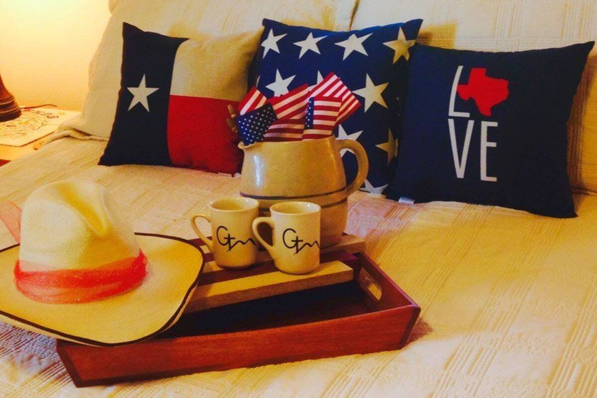ห้องพัก, เตียงควีนไซส์ 1 เตียง (Lone Star Room) | ตู้นิรภัยในห้องพัก, ผ้าม่านกันแสง, เตารีด/โต๊ะรีดผ้า, Wi-Fi ฟรี