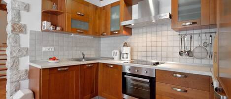 ثلاجة، ميكروويف، فرن، موقد طهي مسطح