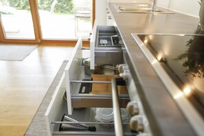 Kühlschrank, Ofen, Herdplatte, Geschirrspüler