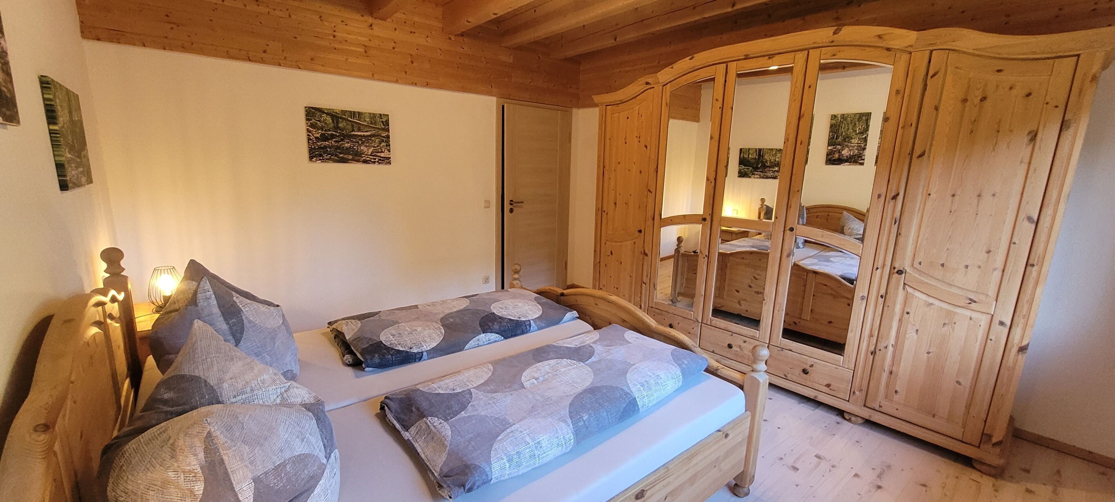 2 bedrooms, travel cot, free WiFi, bed sheets