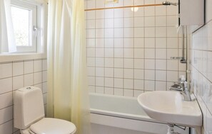 Combined shower/bathtub