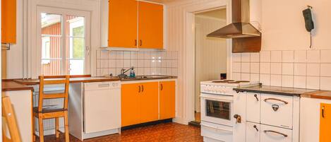 Fridge, stovetop, dishwasher, coffee/tea maker