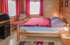 3 Schlafzimmer, Reisekinderbett, kostenloses WLAN