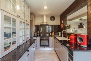 Refrigerador, microondas, parrilla de estufa y lavavajillas