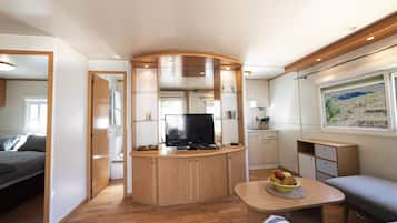 1 bedroom, in-room safe, WiFi, bed sheets