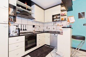 Fridge, microwave, stovetop, dishwasher