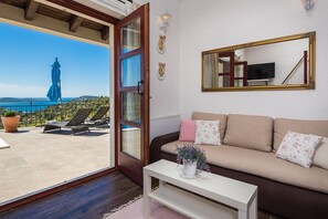 Living area - ctro166 - Charming stone villa on a private property of 1000 m2 with a private pool of 27 m2, 4 + 2 persons in Rogoznica - Trogir (Rogoznica)