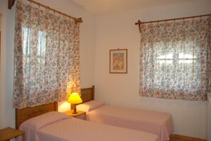 2 bedrooms, bed sheets