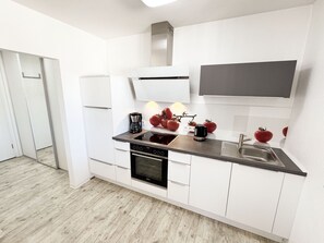 Køleskab, mikrobølgeovn, ovn, opvaskemaskine