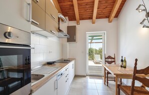 Réfrigérateur, micro-ondes, plaque de cuisson, lave-vaisselle